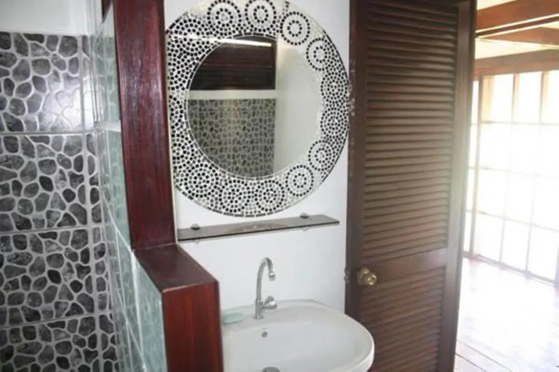 Bathroom detail in the studio bungalow